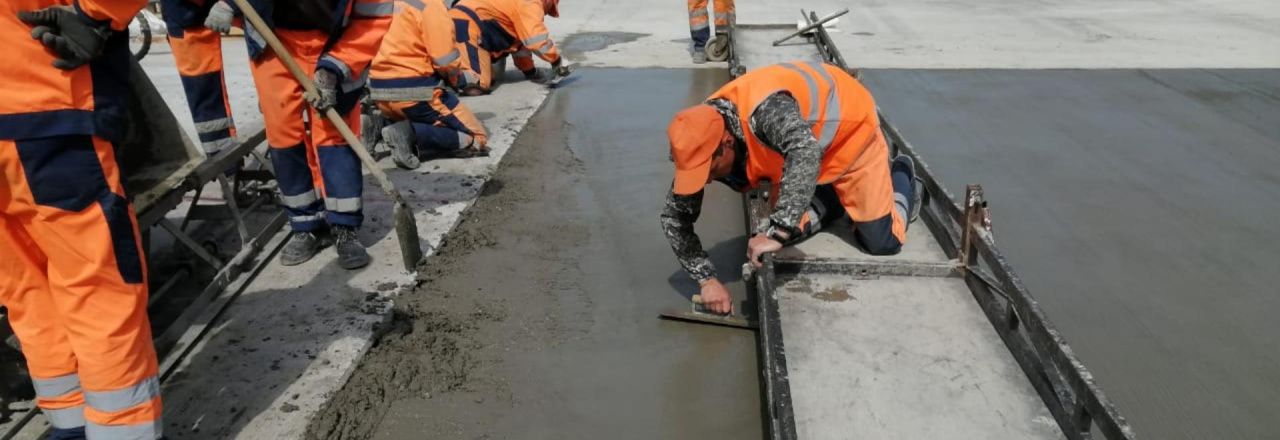 Укладка и отделка бетонного покрытия с использованием малой механизации